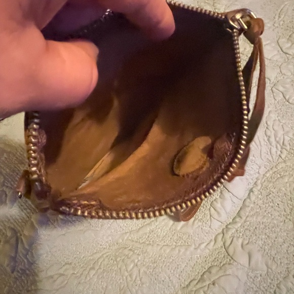 Roots Tribe leather bag - Picture 6 of 9